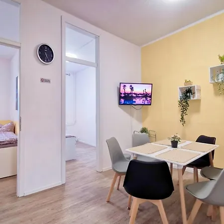 Mit Balkon In Appartamento