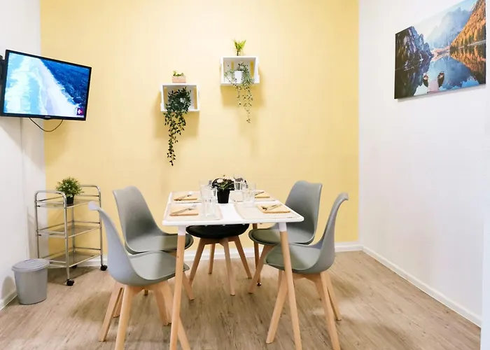 Apartment Mit Balkon In *