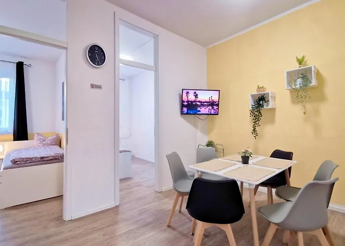 Mit Balkon In Apartment